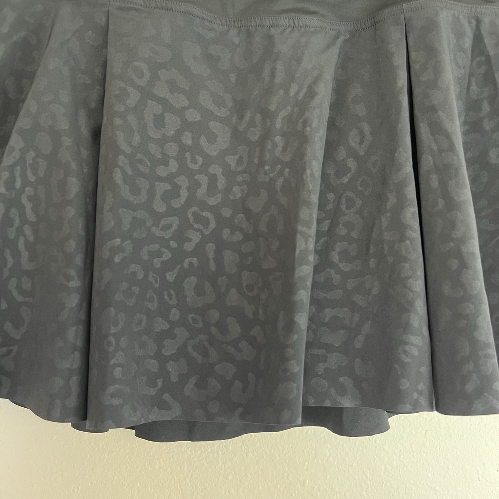 NIKE Dri Fit Pleated Black Animal Print Skort Skirt Tennis Golf Size LARGE - Picture 2 of 5